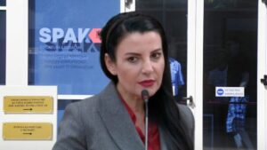 hetimet-ndaj-ballukut,-spak-kontrolle-ne-shtepine-dhe-zyren-e-arber-abazit.-lidhjet-familjare-me-zv/kryeministren