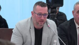 “te-pranojme-njeri-tjetrin-dhe-te-bashkohemi”,-florjan-binaj-ne-tryezen-e-opozites:-ose-te-merremi-vesh,-ose-te-mos-qahemi-kur-te-na-marrin-ne-qafe