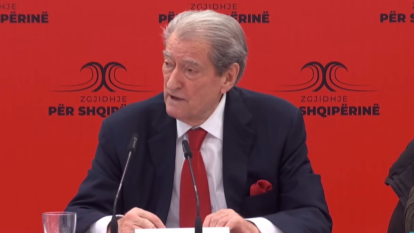 “pd-e-hapur-per-partite-e-tjera,-u-kemi-dhene-garanci-per-kod-zgjedhor-konsensual”,-berisha-vlereson-rezistencen-e-lapajt:-proteston-cdo-dite-para-kryeministrise