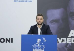 shqiperia-nen-pushtetin-e-ujit,-mucollari:-permbytjet-zbulojne-deshtimin-total-te-shtetit!-permbysja-e-pushtetit,-e-domosdoshme-per-ta-shpetuar-vendin