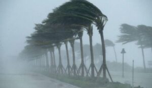 jo-vetem-permbytje!-bashkia-durres-ngre-alarmin,-apel-qytetareve:-shmangni-daljet-e-panevojshme,-priten-erera-te-forta