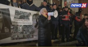 “u-sos-durimi”/-banoret-e-durresit-proteste-pas-permbytjeve:-kane-intimiduar-shoket-tane!-i-kercenuan-se-s’do-u-japin-demshperblim.-policia-ka-shoqeruar…