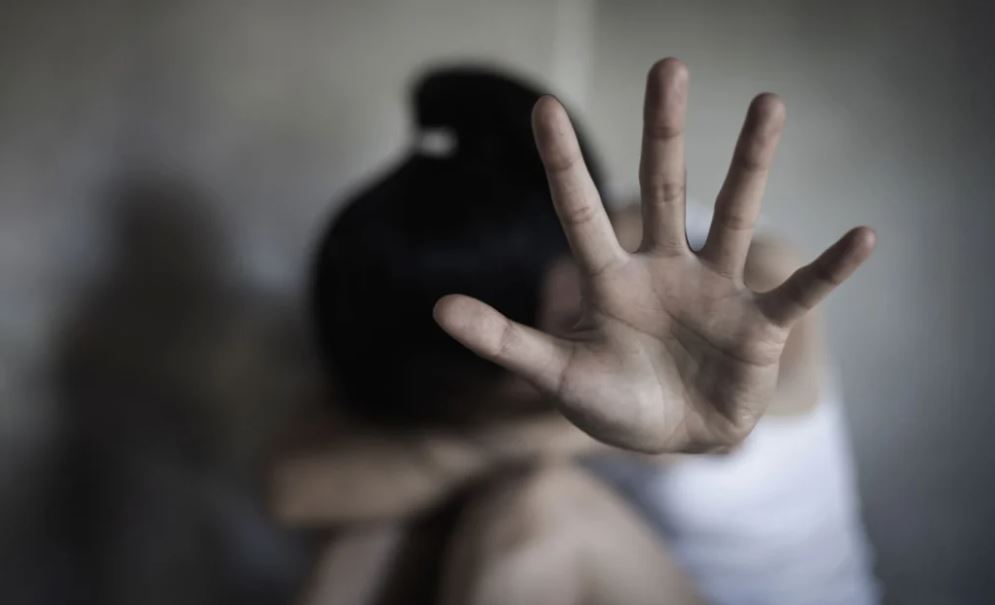 nje-femije-lindi-nga-incesti/-horror-ne-krete!-babai-perdhunon-vajzat,-njera-prej-tyre-e-mitur,-vellai:-mamaja-i-dinte-te-gjitha…