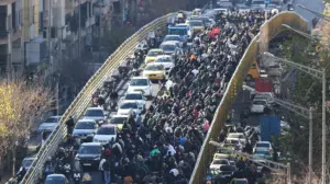 pershkallezimi-i-protestave-ne-iran/-qeveria-nderpret-internetin-prej-24-oresh,-jashte-funksionit-dhe-bankomatet