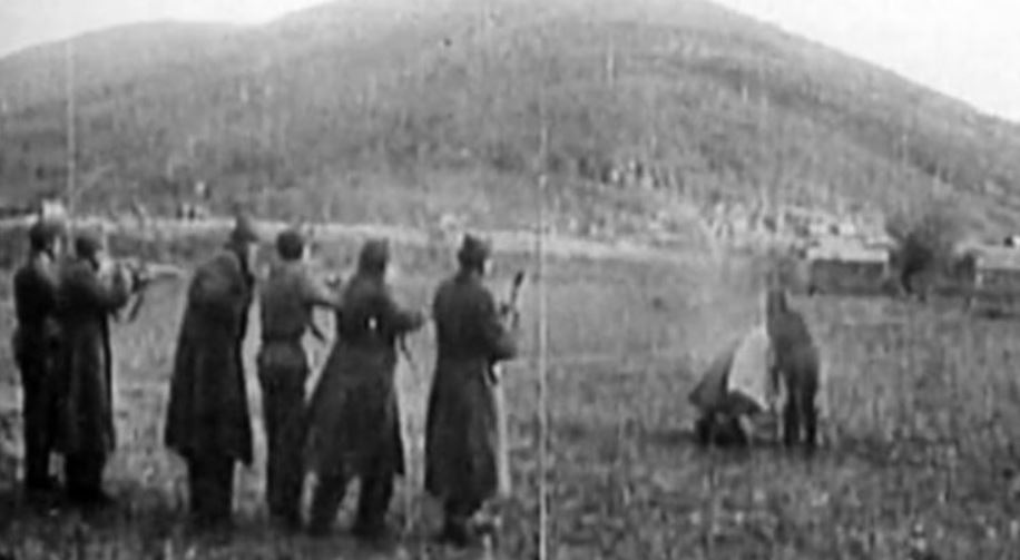 “me-pallton-time-mbi-krahe,-ajo-shkoi-drejt-pushkatimit,-sepse-ishim-bashke-ne-nje-qeli-dhe-ajo,-para-se-ta-merrnin,-me-tha…”/-rrefimi-rreqethes-i-diti-bicakut,-per-naten-e-fundit-te-sabiha-kasimatit