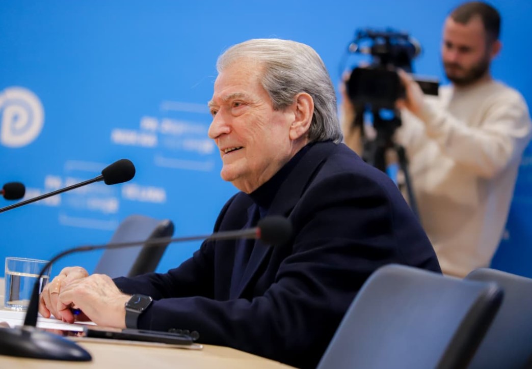 “intervista-e-ahmetajt,-aktakuza-me-e-rende-per-drejtesine-e-kapur”,-berisha-te-tjera-akuza:-durana-territor-i-troplineve,-me-ergys-agasin-kane-patur-ne-kontroll-cdo-te-dhene-te-shtetit