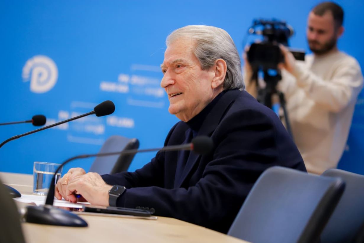 berisha-per-protesten:-njerezit-ketu-i-sjell-revolta-e-brendshme,-urrejtja-e-pakufishme-qe-kane-per-lubi-ballukun,-edi-ramen,-lindat-e-tij-…