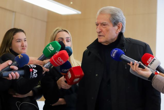 protesta-e-24-janarit/-reagon-berisha:-s’marrim-pushtet-me-dhune.-mesazhi-yne-per-narkoshtetin-eshte,-ik-nje-minute-e-me-pare!