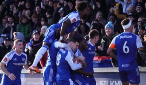 fa-cup:-xhaka-shenon-ne-fitoren-e-sunderland-nga-penalltite,-ekipi-i-kategorise-se-gjashte-eliminon-fituesin-ne-fuqi