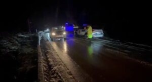 reshjet-e-bores/-bllokohet-rruga-ne-llogara,-veshtiresi-ne-qarkullimin-e-automjeteve- 