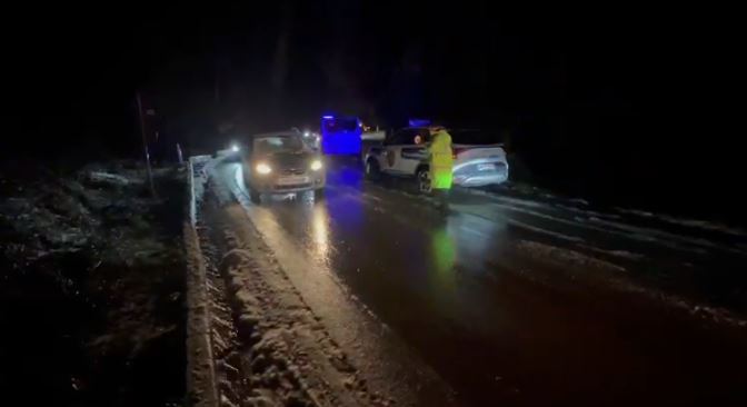 reshjet-e-bores/-bllokohet-rruga-ne-llogara,-veshtiresi-ne-qarkullimin-e-automjeteve- 