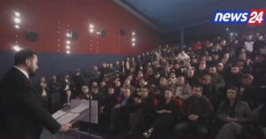 “95%-e-drejtuesve-te-pd-jane-ketu”,-salianji-mbyll-fjalimin-me-nje-premtim:-faleminderit-korca-ime.-pa-frike,-pa-ndalim-te-gjithe-bashke-do-t’ia-dalim!