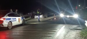 video/makina-perplas-kembesorin-ne-aksin-rrugor-lushnje-berat,-nderron-jete-ne-spital-59-vjecari