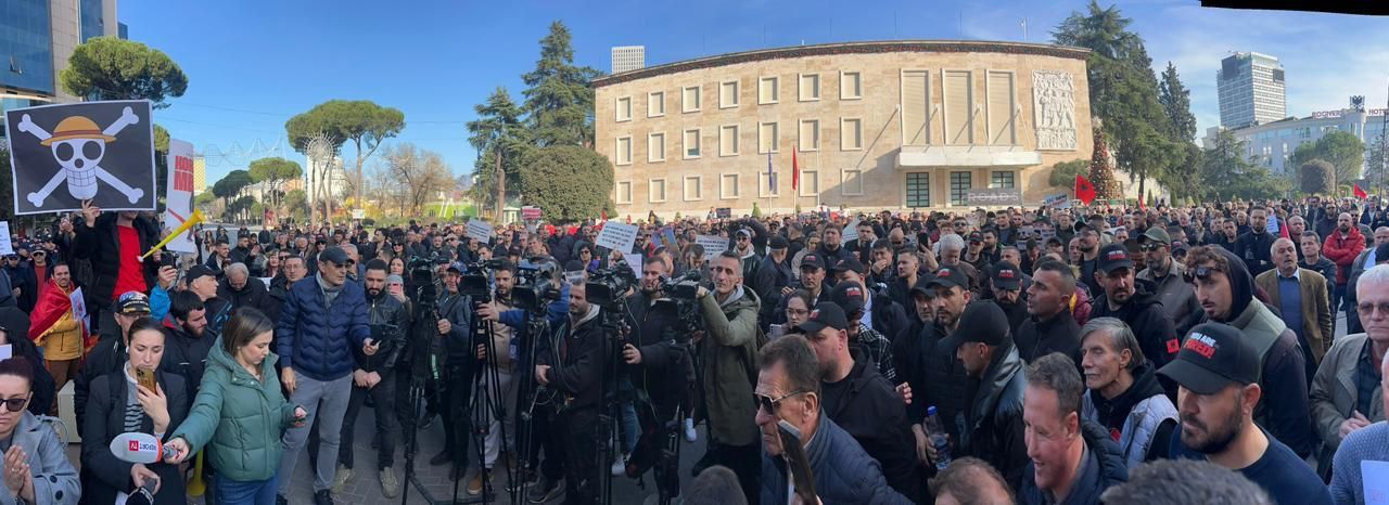 “kunder-hajduterise”/-lapaj-njofton-daten-e-protestes-se-radhes:-para-kryeministrise,-per-doreheqjen-e-rames