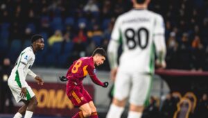 dy-gola-per-tre-minuta,-roma-ben-detyren-ndaj-sassuolos-dhe-barazon-milanin-(video)