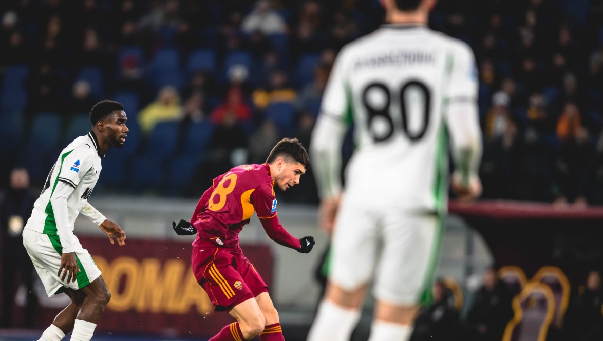 dy-gola-per-tre-minuta,-roma-ben-detyren-ndaj-sassuolos-dhe-barazon-milanin-(video)