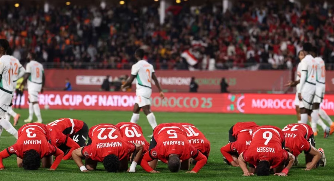 5-gola-te-shenuar,-spektakel-i-vertete-ne-egjipt-bregu-i-fildishte.-“faraonet”-shkojne-ne-gjysmefinale-(video)