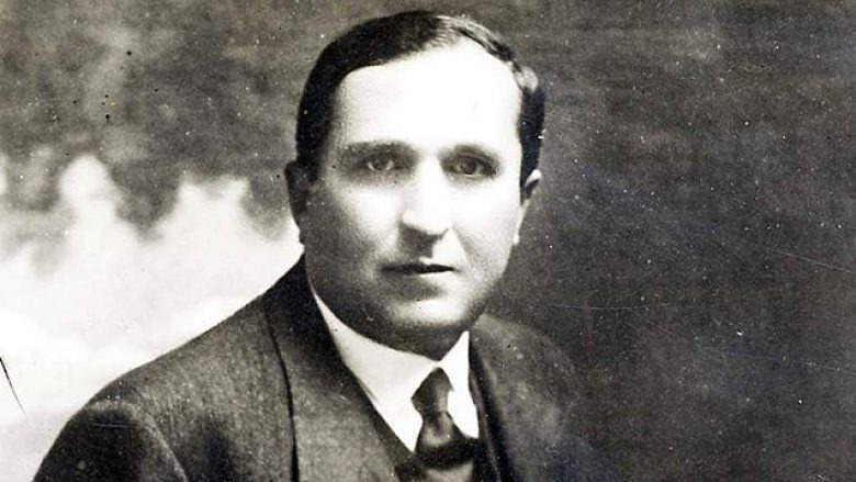 “me-1-janar-1945-ne-selanik,-tre-persona-u-paraqiten-ne-deren-e-shtepise-te-z.-gjik-dallamanga,-vjehrri-i-koco-kotes,-duke-u-paraqitur-si…”/-deshmia-e-rralle-se-si-u-rrembye-ish-kryeministri-i-shqiperise