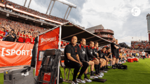 liverpool,-arne-slot:-nuk-nenvleresoj-askend,-barnsley-na-ka-mundur-heren-e-fundit