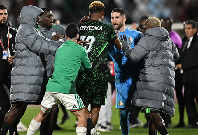 video/-tension-dhe-kaos-pas-nigeri-algjeri,-“terbohet”-djali-i-zidane