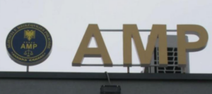 i-dehur-ne-timon-dhe-shkaktoi-aksident/-amp-arreston-punonjesin-e-policise