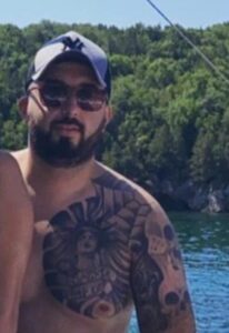 dy-shqiptaret-u-plagosen-me-arme-zjarri/-detaje-nga-atentati-ne-greqi,-nje-person-hyri-ne-lokal-dhe…-(foto)