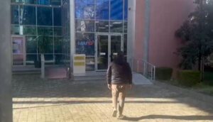 lajmi-i-fundit/-belind-kellici-paraqitet-ne-spak