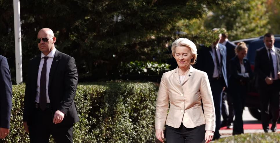 be-nis-heqjen-e-sanksioneve-ndaj-kosoves,-analiza-e-rel:-cfare-e-pret-tani-kosoven?