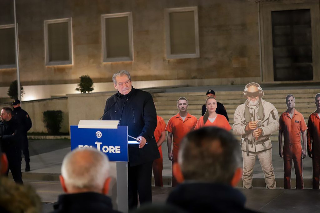 berisha-fton-qytetaret-ne-proteste-me-24-janar:-te-krijojme-nje-front-te-vertete-opozitar-per-te-permbysur-narko-diktaturen