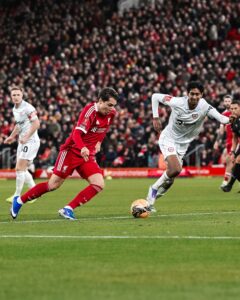 liverpool-vazhdon-rrugetimin-ne-fa-cup,-fiton-pa-probleme-ndaj-barnsley-(video)