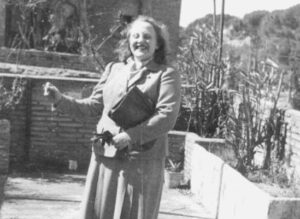 “ne-periudhen-e-monarkise,-revista-‘shqiptarja’-shkruante-se-keto-zonja-organizuan-disa-gara-noti-dhe-nje-gare-te-madhe-te-automobilave-ne-korce…”/-historia-e-panjohur-e-publicistes-ikbal-cika