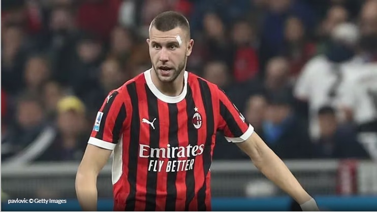 mbrojtesi-i-milan-perfundon-me-9-qepje-ne-vetull-pas-demtimit,-ne-dyshim-per-ndeshjen-ndaj-como