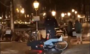 piste-patinazhi-apo?-pamjet-virale-qe-vijne-nga-rruget-e-ngrira-te-amsterdamit