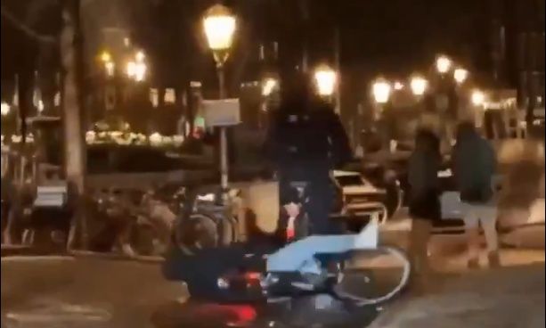 piste-patinazhi-apo?-pamjet-virale-qe-vijne-nga-rruget-e-ngrira-te-amsterdamit