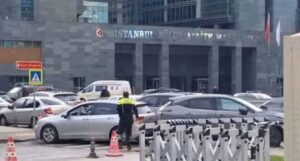 jo-vetem-ne-shqiperi,-rasti-“astrit-kalaja”-edhe-ne-stamboll/-prokurori-qellon-me-arme-gjate-seances,-ish-gruan-e-tij-gjyqtare