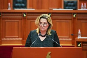 “me-mire-naiv-se-djall!”/-spak-kerkon-arrestimin-e-saj,-acka:-balluku-duhet-te-kishte-dhene-doreheqjen