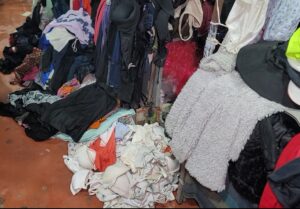 “hera-e-dyte-qe-permbytemi”,-tregtaret-e-rrobave-te-perdorura-ne-durres-mes-lotesh:-na-u-demtua-malli,-duam-demshperblim!