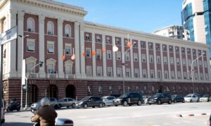 nisja-e-sesionit-te-ri-parlamentar,-zyrtare-te-ambasades-se-shba-takime-me-kreret-e-grupeve-parlamentare-te-ps-dhe-pd