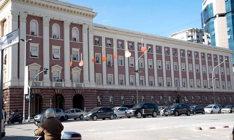 nisja-e-sesionit-te-ri-parlamentar,-zyrtare-te-ambasades-se-shba-takime-me-kreret-e-grupeve-parlamentare-te-ps-dhe-pd