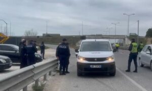 arratisja-spektakolare-e-altin-ndocit-nga-spitali-i-durresit,-postblloqe-dhe-ne-kavaje