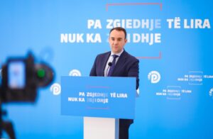 113-vjet-polici-shteti-nen-pushtimin-e-krimit/-balliu:-rama-e-ktheu-uniformen-blu-ne-mburoje-te-bandave