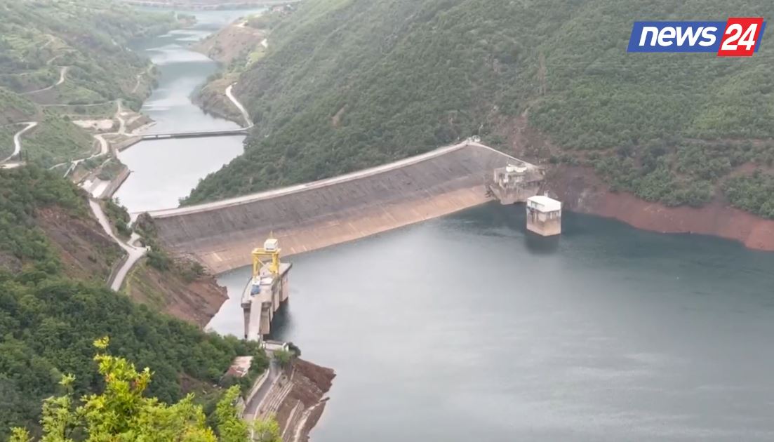 nderpriten-shkarkimet-nga-hidrocentrali-i-fierzes,-mbyllet-porta-4