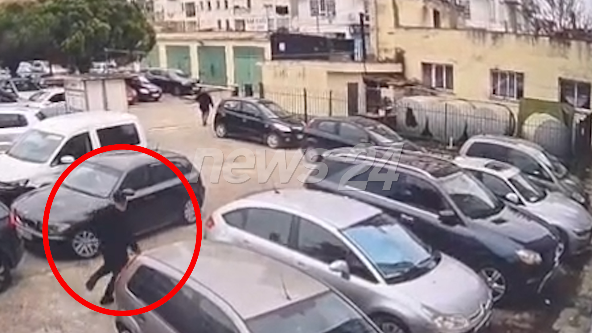 video/-duke-vrapuar-ne-mes-te-parkingut,-ja-momenti-i-arratisjes-spektakolare-te-altin-ndocit