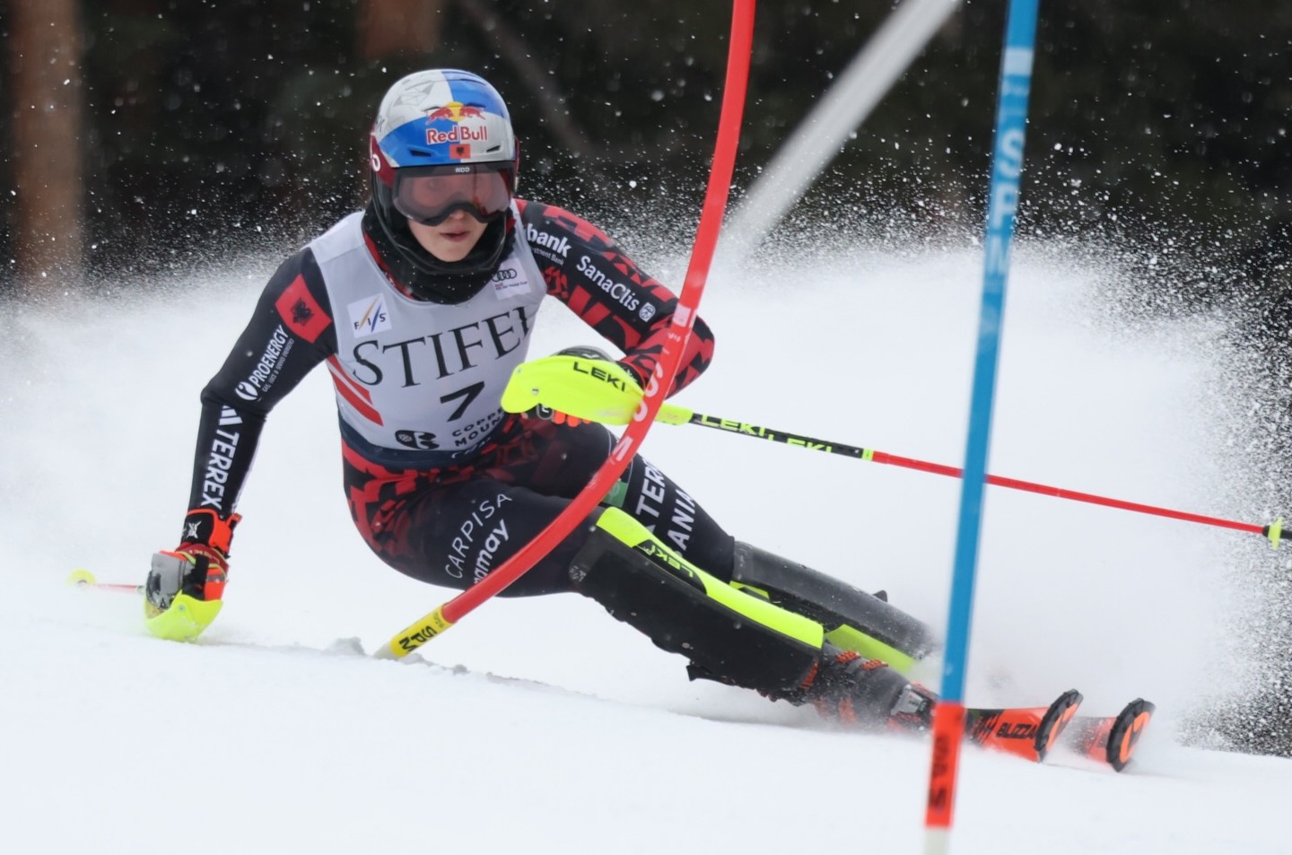 nje-gabim-ne-zbritjen-e-pare-e-penalizon,-lara-colturi-renditet-e-teta-ne-sllallomin-e-flachau