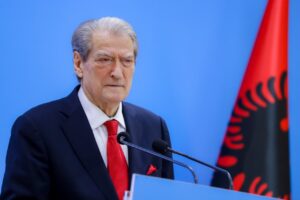 “djegesi-i-tiranes,-varr-i-hapur.-ahmetaj-i-vetmi-qe-ishte-kunder”,-berisha-tregon-raportin-e-tij-me-spak:-nuk-sulmoj-njeri-pa-fakte!