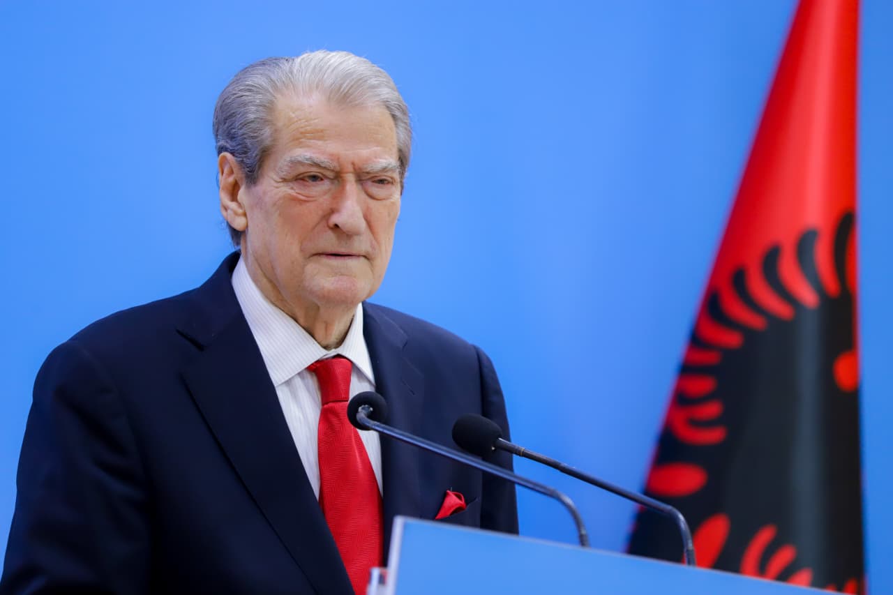 “djegesi-i-tiranes,-varr-i-hapur.-ahmetaj-i-vetmi-qe-ishte-kunder”,-berisha-tregon-raportin-e-tij-me-spak:-nuk-sulmoj-njeri-pa-fakte!