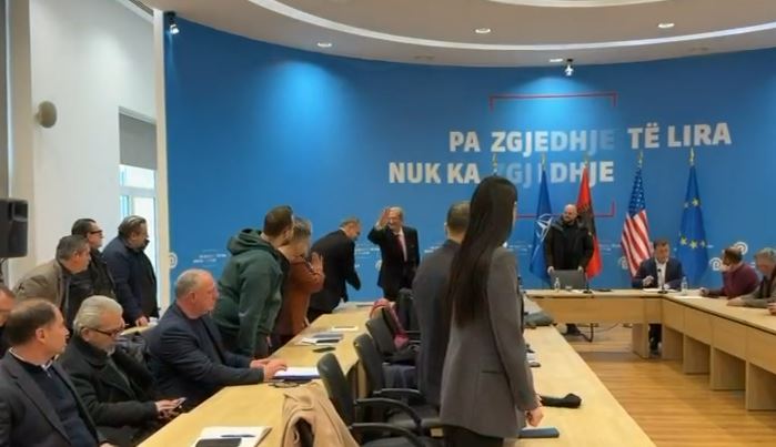 berisha-mbledh-drejtuesit-politike-dhe-koordinatoret,-ne-fokus-te-diskutimeve-protesta-e-24-janarit