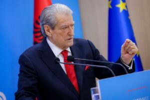 berisha:-“durana-tech-park”-nje-afere-si-djegesi-i-tiranes.-rama-dhe-lubia-po-shkaterrojne-provat,-ftoj-qytetaret-ne-protesten-kombetare-te-24-janarit