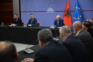 ministri-i-drejtesise-therret-ne-takim-drejtoret-e-burgjeve,-lamallari:-transferim-i-personave-me-rrezikshmeri,-shkb-te-shtoje-kontrollet