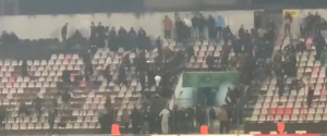 video/-tension-dhe-perplasje-ne-“elbasan-arena”,-hidhen-edhe-stolat